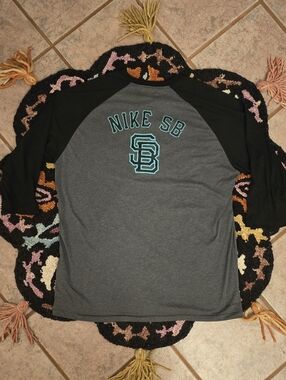 🔥🔥Nike SB Gray and Black Raglan Tee with Teal Logo🔥🔥3/4 Sleeve Size XL Skate